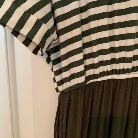 Green maxi dress - Picture 2 of 3